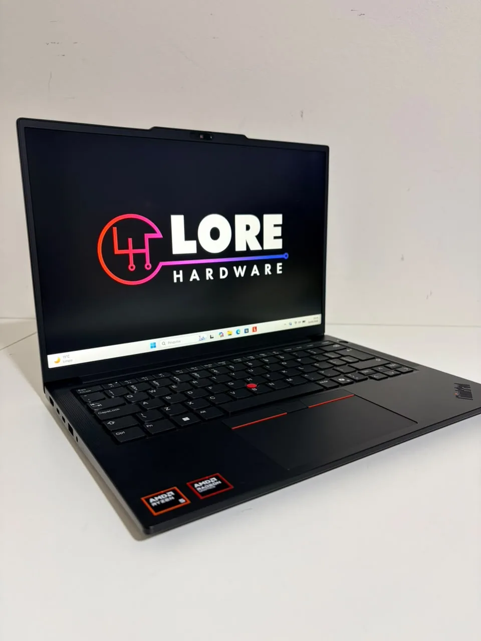 Notebook AMD Ryzen 5 220  +  Radeon 740M + 16GB